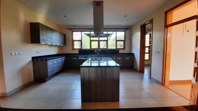 5 Bedroom Luxury Villa for Sale in Sandalwood Waterfront, Karen photo 3