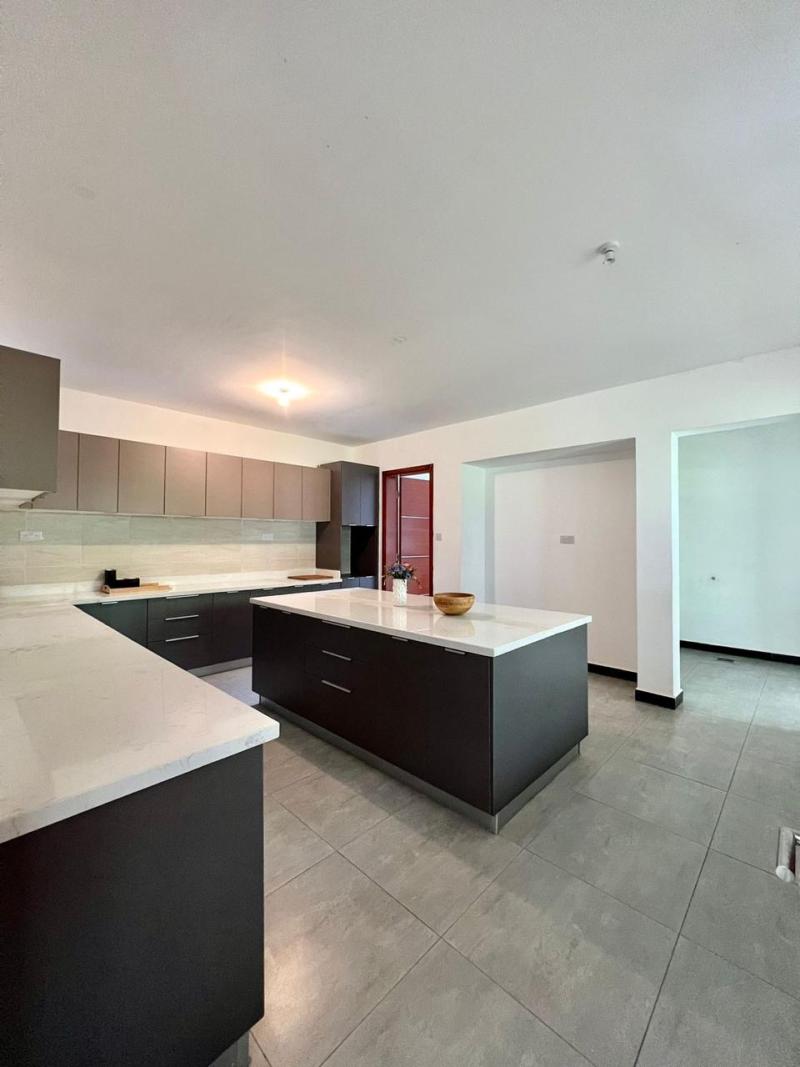Naserian – Luxury 5 Bedroom House for Sale in a Gated Community photo 5