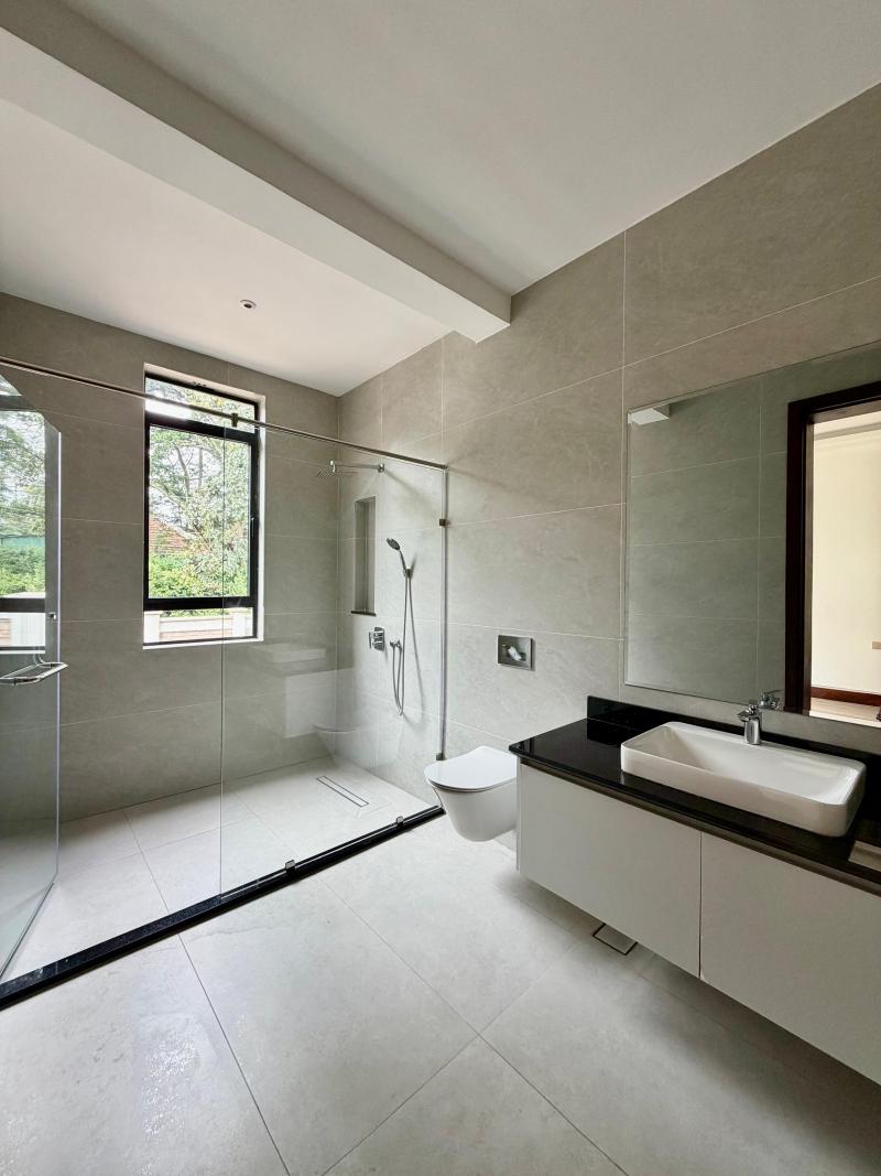 Luxury 5 bedroom Villas for sale on Peponi Road photo 5