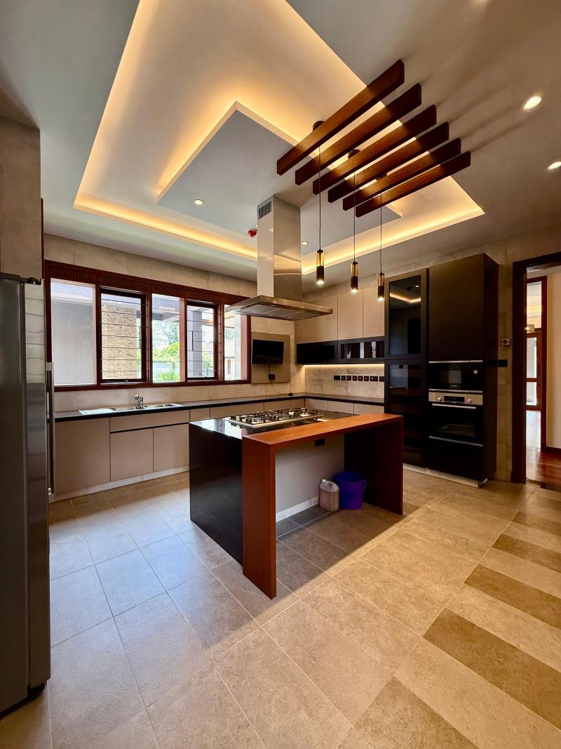 Luxury 4-Bedroom Residence for Sale in Old Runda, Nairobi | 0.5 Acre photo 3